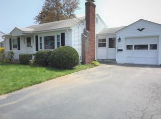 20 Commodore Ave, Warwick, RI 02888