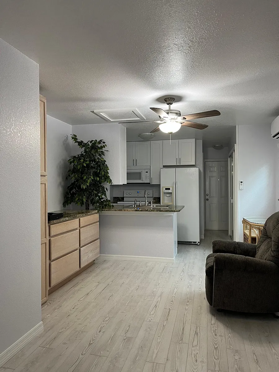 Building Photo - 2020 Lee Dr #1
