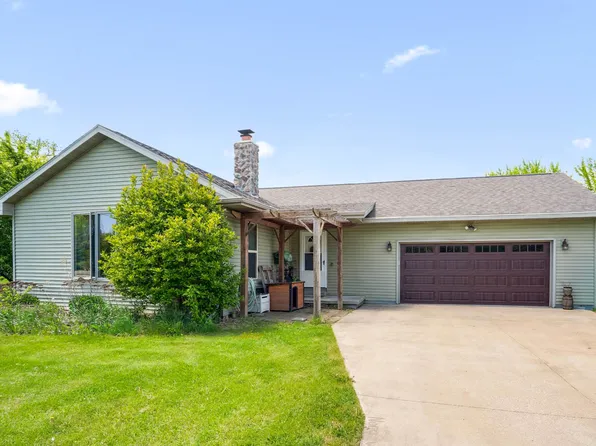 5681 Lake Rd, Oshkosh, WI 54902