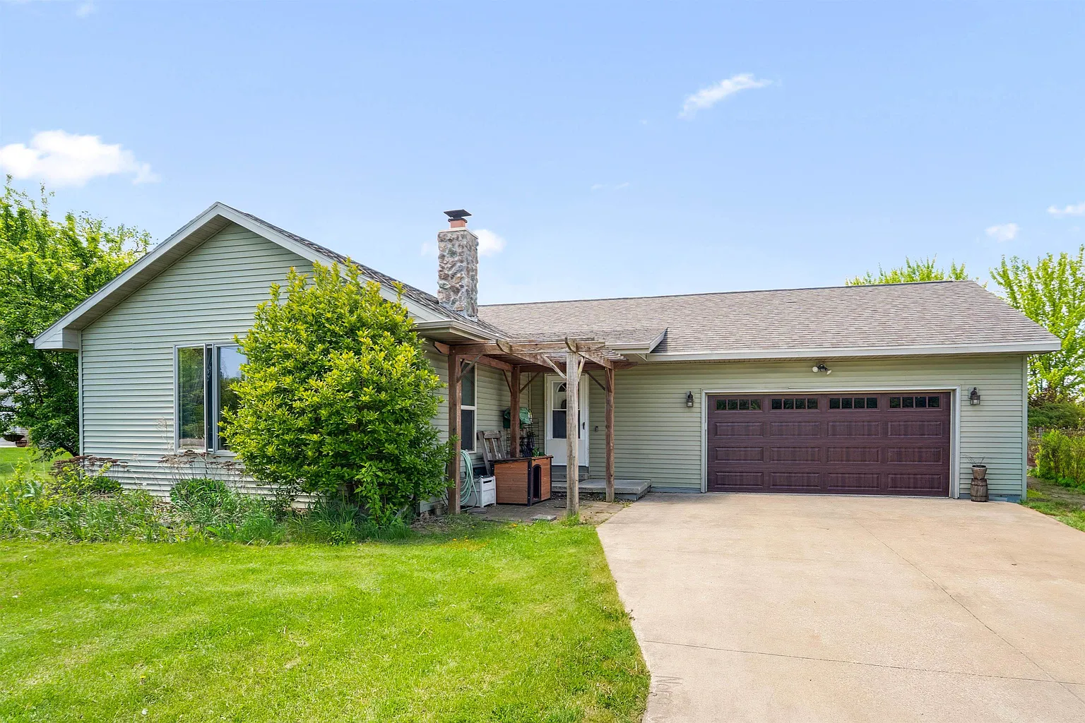 5681 Lake Rd photo 1