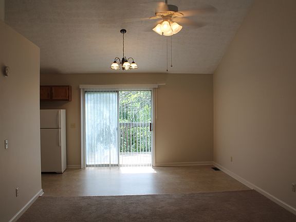 3rd image of 410 Lakeview Dr