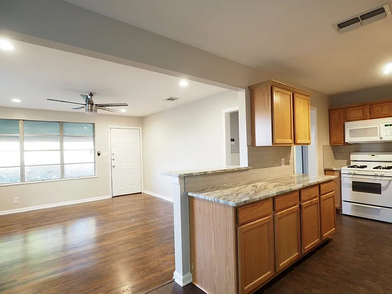 4508 Bennett Ave — Photo 3