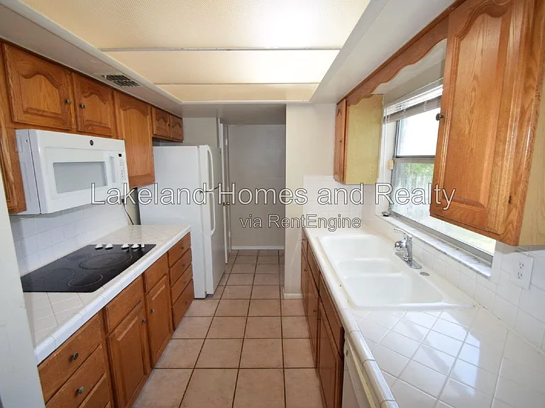 1204 Honeytree Ln W — Photo 37