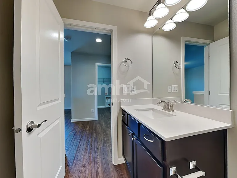 945 Riggs Dr E — Photo 17