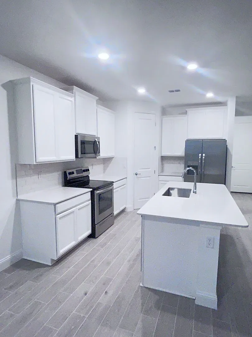3 Bed 2.5 Bath Home in Shearwater with Garage, Clubhouse & Trails - Pet Friendly — Photo 2