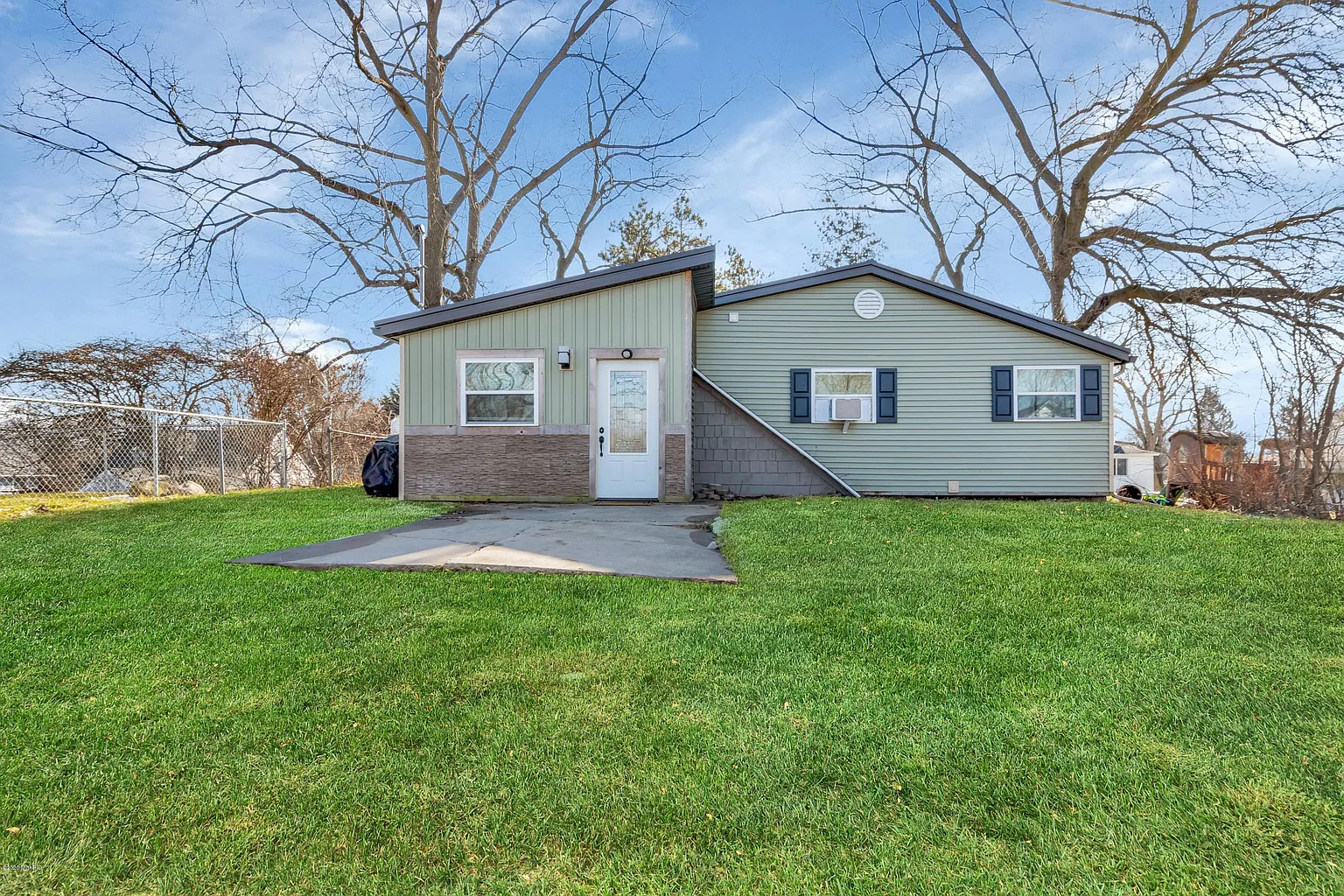 235 W Benson St photo 1