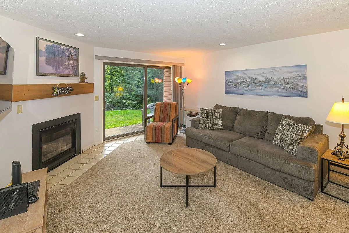 3 bed, 3.0 bath, 1383 sqft, $2,000 — Photo 3