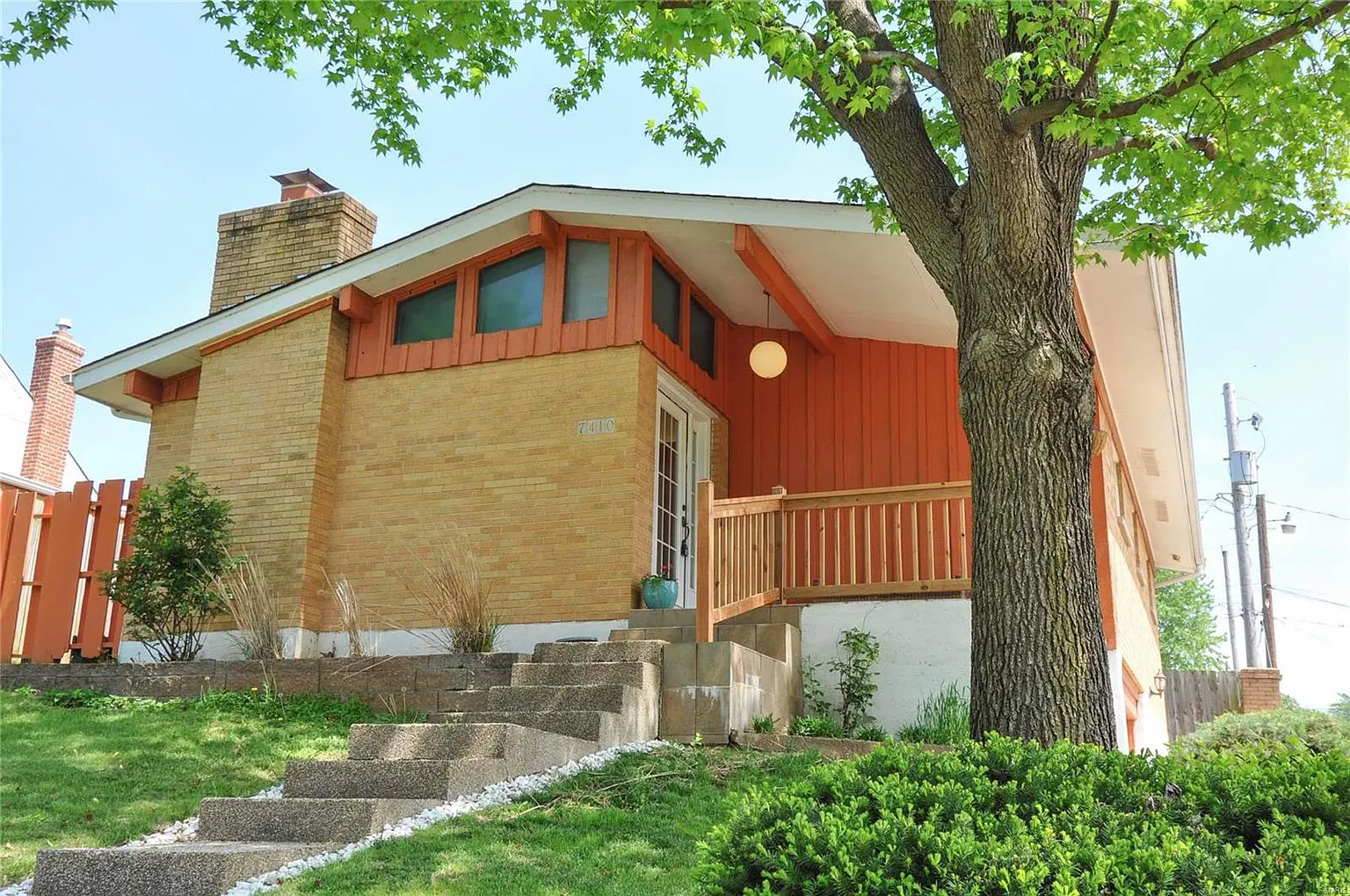 7410 Field Ave photo 1