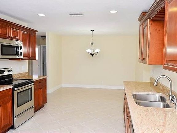 5th image of 1407 Fernlea Dr