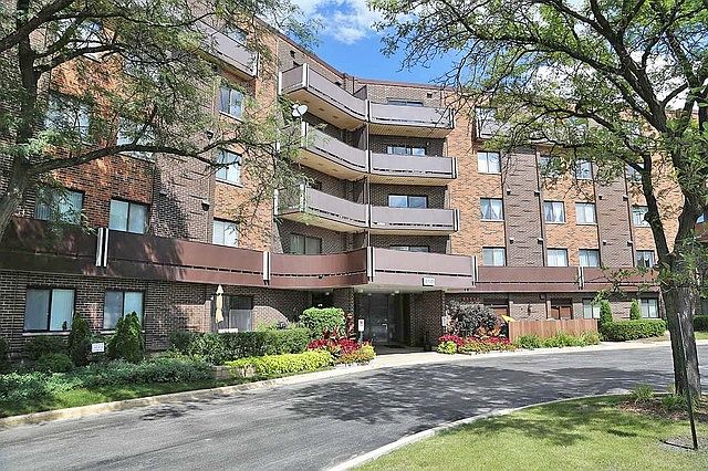 1st image of 850 Wellington Ave Unit 516