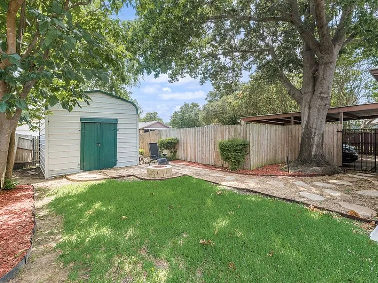 1018 Melissa Ln — Photo 14