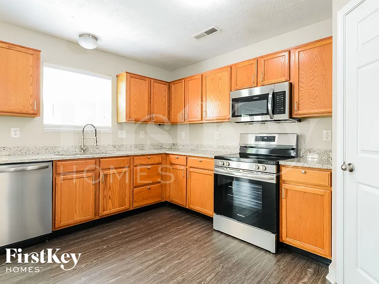 7025 Village Oaks Dr — Photo 9
