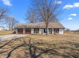1044 E 1700th Rd, Lawrence, KS 66046