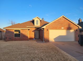 2412 Beaver Bend Ln, Yukon, OK 73099