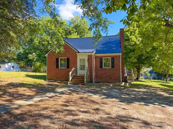 515 E Carolina Ave, Crewe, VA 23930