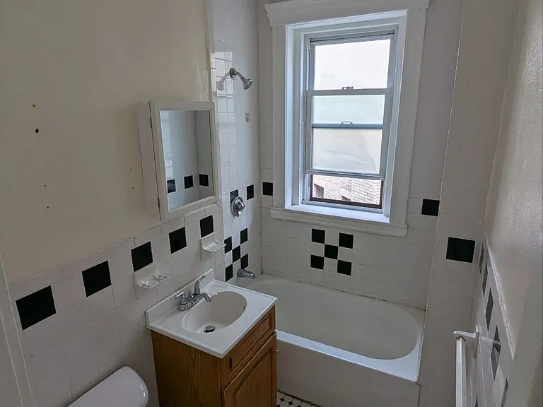 364 Riverway — Photo 31