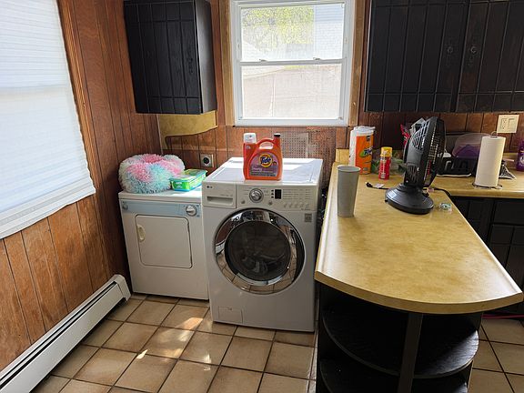3rd image of 28 N Chestnut St