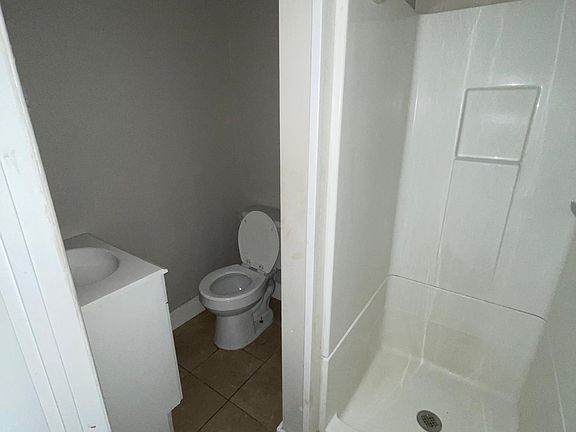 2nd image of 309 Glenmore Dr #C