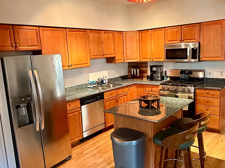 1023 W Balmoral Ave #3A — Photo 2