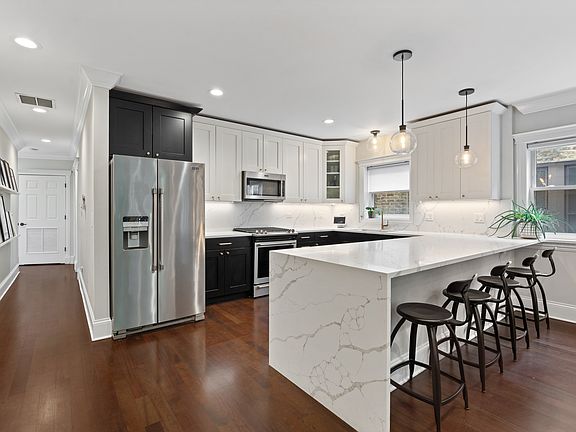 3rd image of 3422 N Bosworth Ave #2