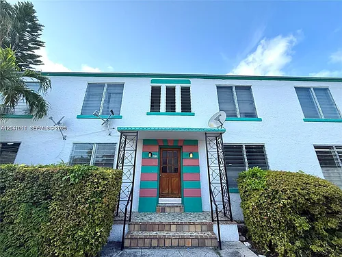 641 10th St #2 Photo 1