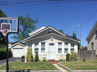 234 Travis St, Lindenhurst, NY 11757
