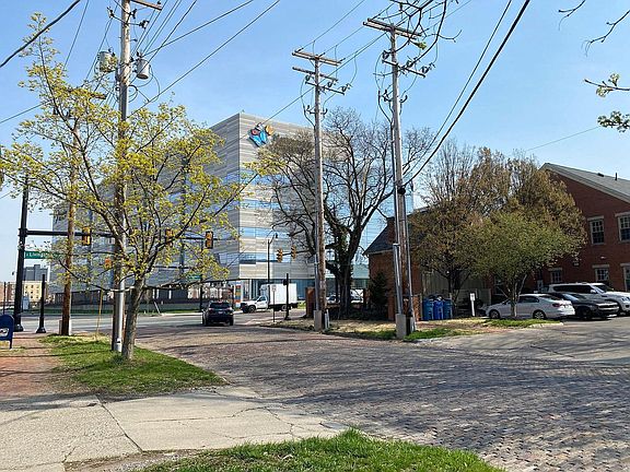 2nd image of 545 S Grant Ave #545