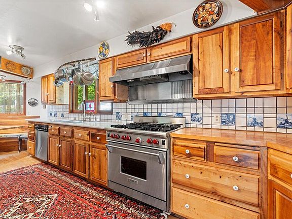 5th image of 222 Simmons Ln