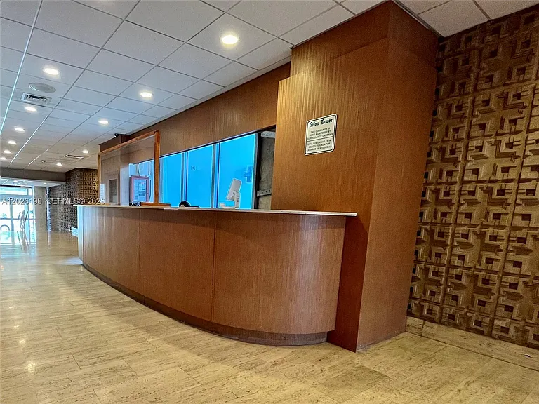 2899 Collins Ave #1037 — Photo 32