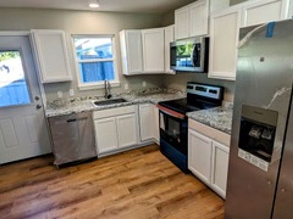 4th image of 891 Palm St