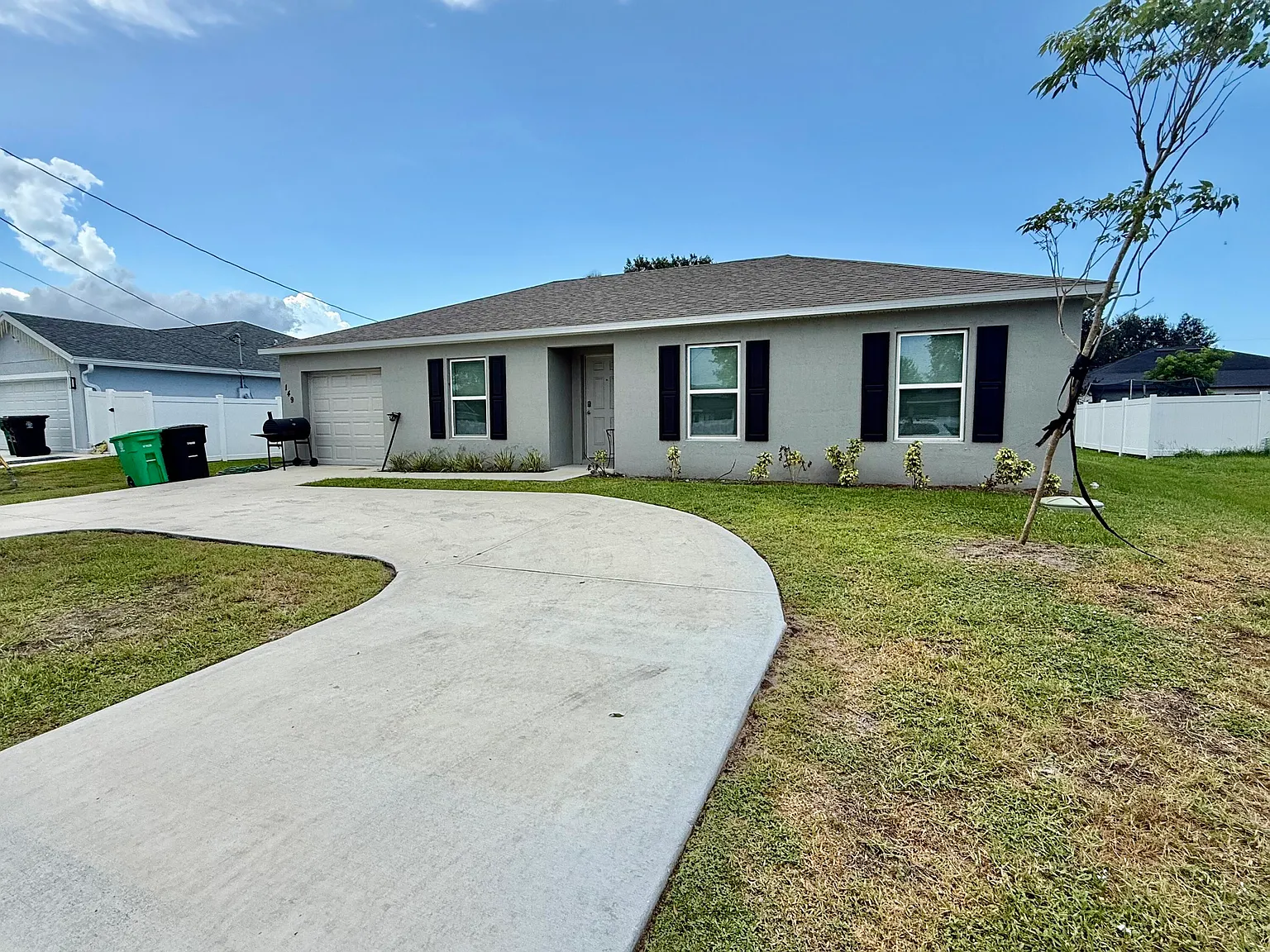 3 bed, 2.0 bath, 1233 sqft, $2,400 — Photo 2