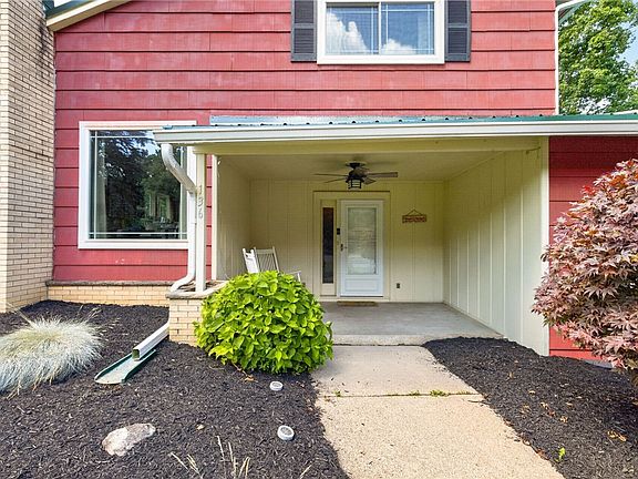 2nd image of 136 Holiday Ln