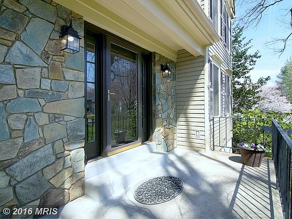 3rd image of 5302 Lindsay St