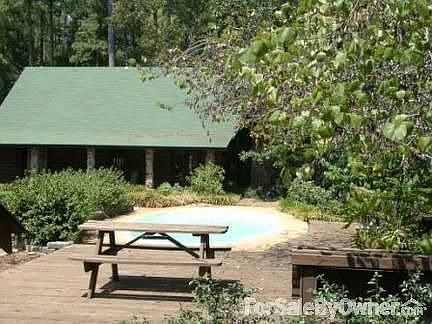 Pool area - entertainment deck
						:
						Pool area - entertainment deck