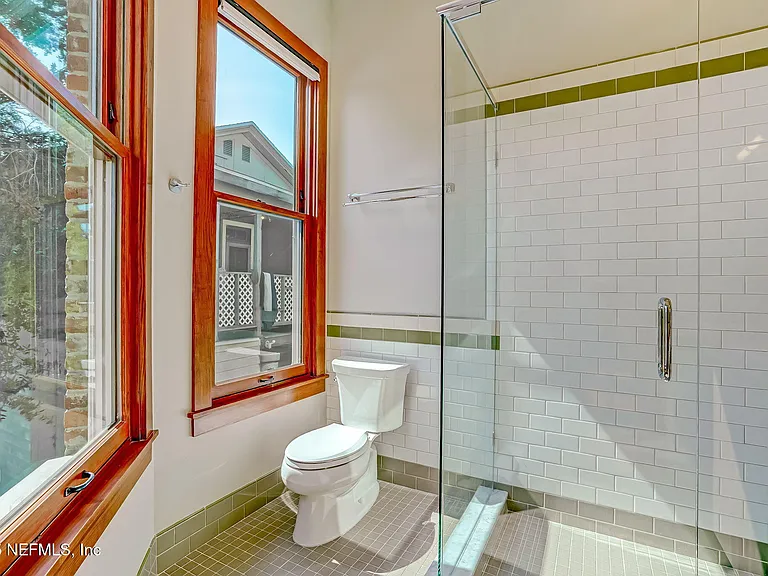 122 E Duval St — Photo 14