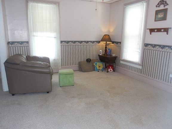 3rd image of 429 E Harriet St