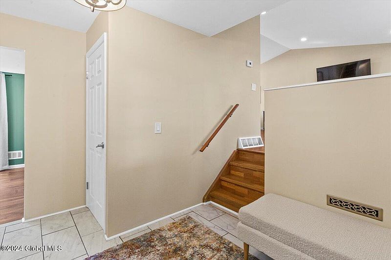 5th image of 48 Aspen Circle