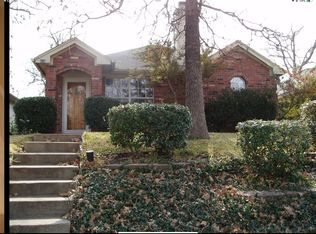 430 E Ash Ln, Euless, TX 76039