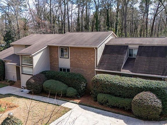 3rd image of 4515 Oxford Cir