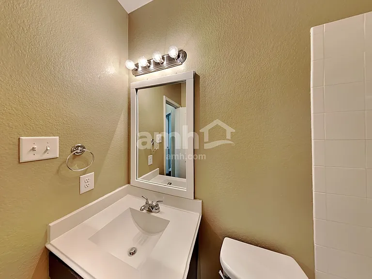 2324 Shady Tree Ln — Photo 15