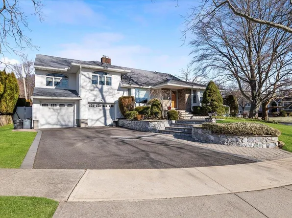 38 Mulberry Court, Jericho, NY 11753