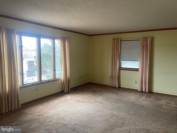 2nd image of 37339 Main St