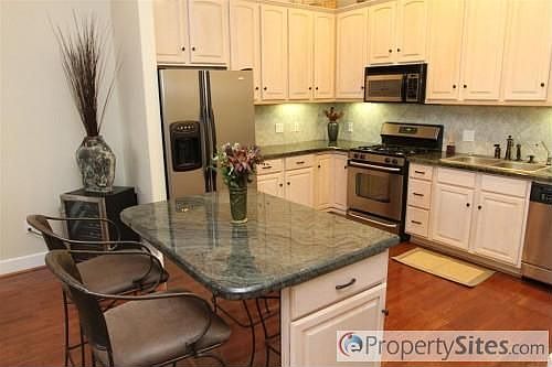 5th image of 3543 Bradford St