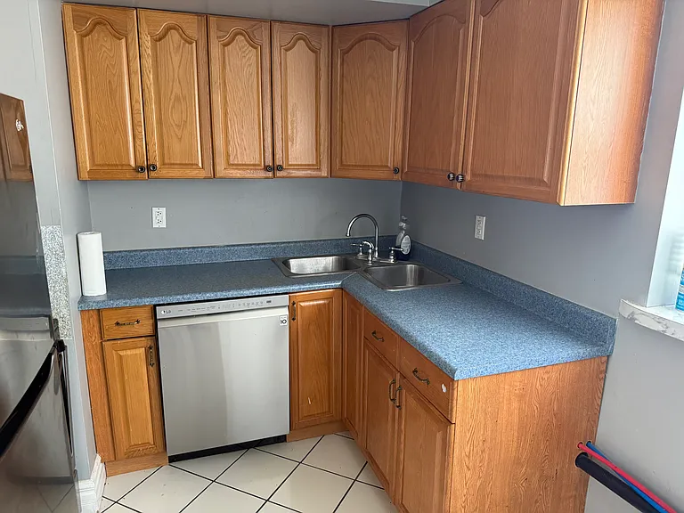 1054 Ridge Ave — Photo 6