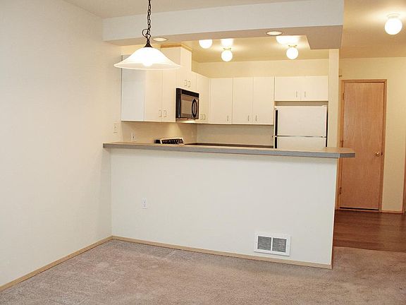 3rd image of 7204 NE 171st Ln