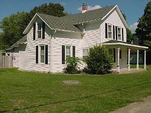 2nd image of 520 Brewster St