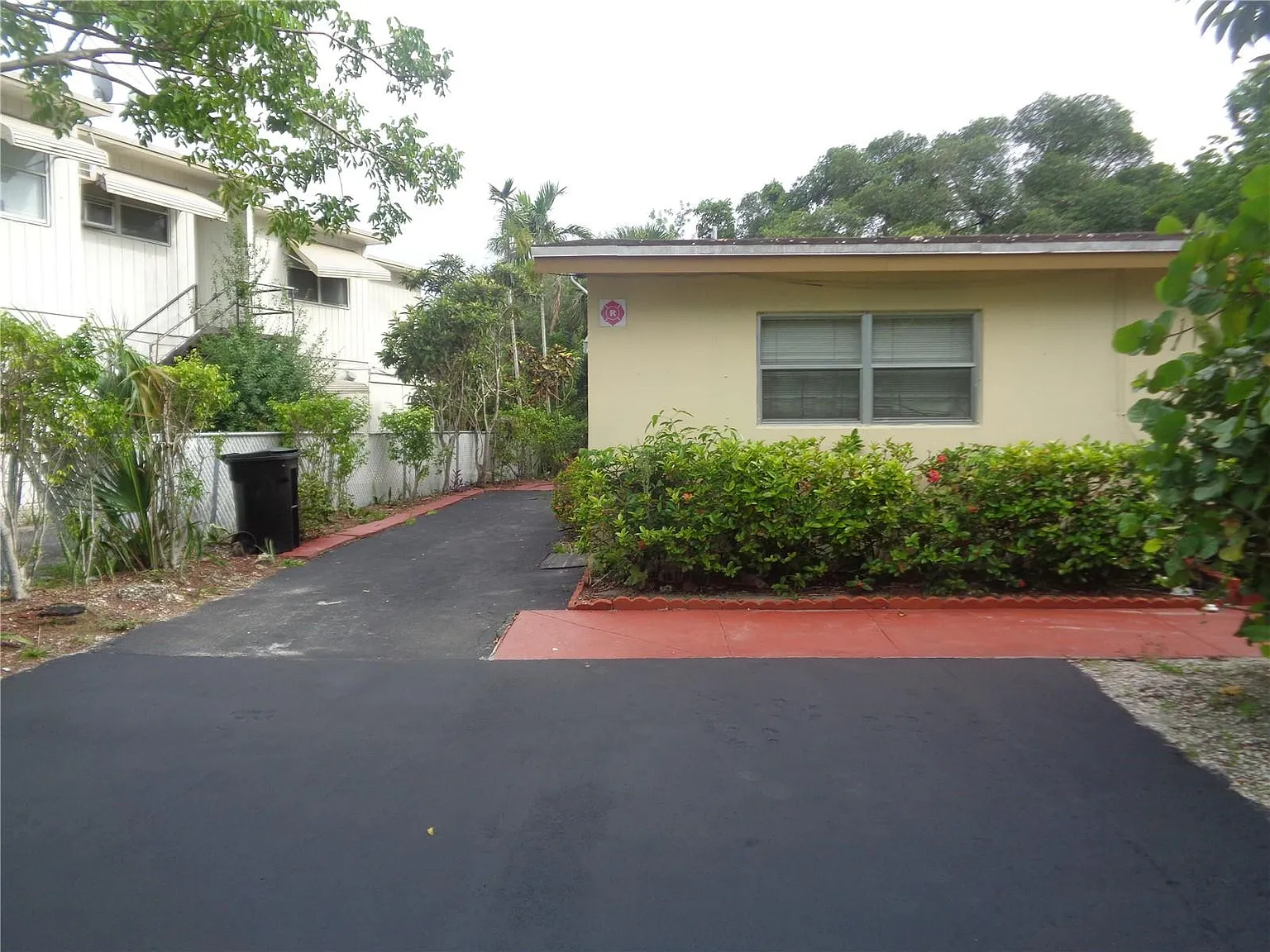 2 bed, 1.5 bath, 3106 sqft, $2,000 — Photo 1