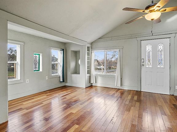 4th image of 250 Garfield St