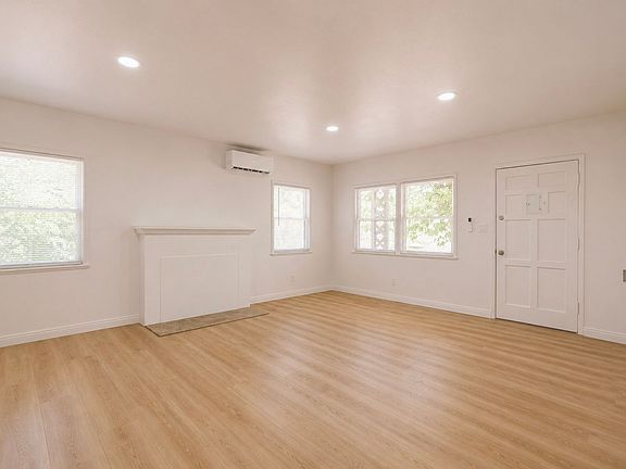 3rd image of 4723 Arlington Ave