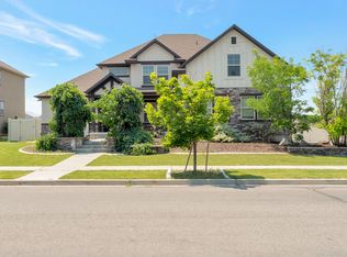951 W Grizzly Wulff Dr, Bluffdale, UT 84065